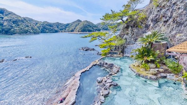 熊野別邸中の島露天風呂